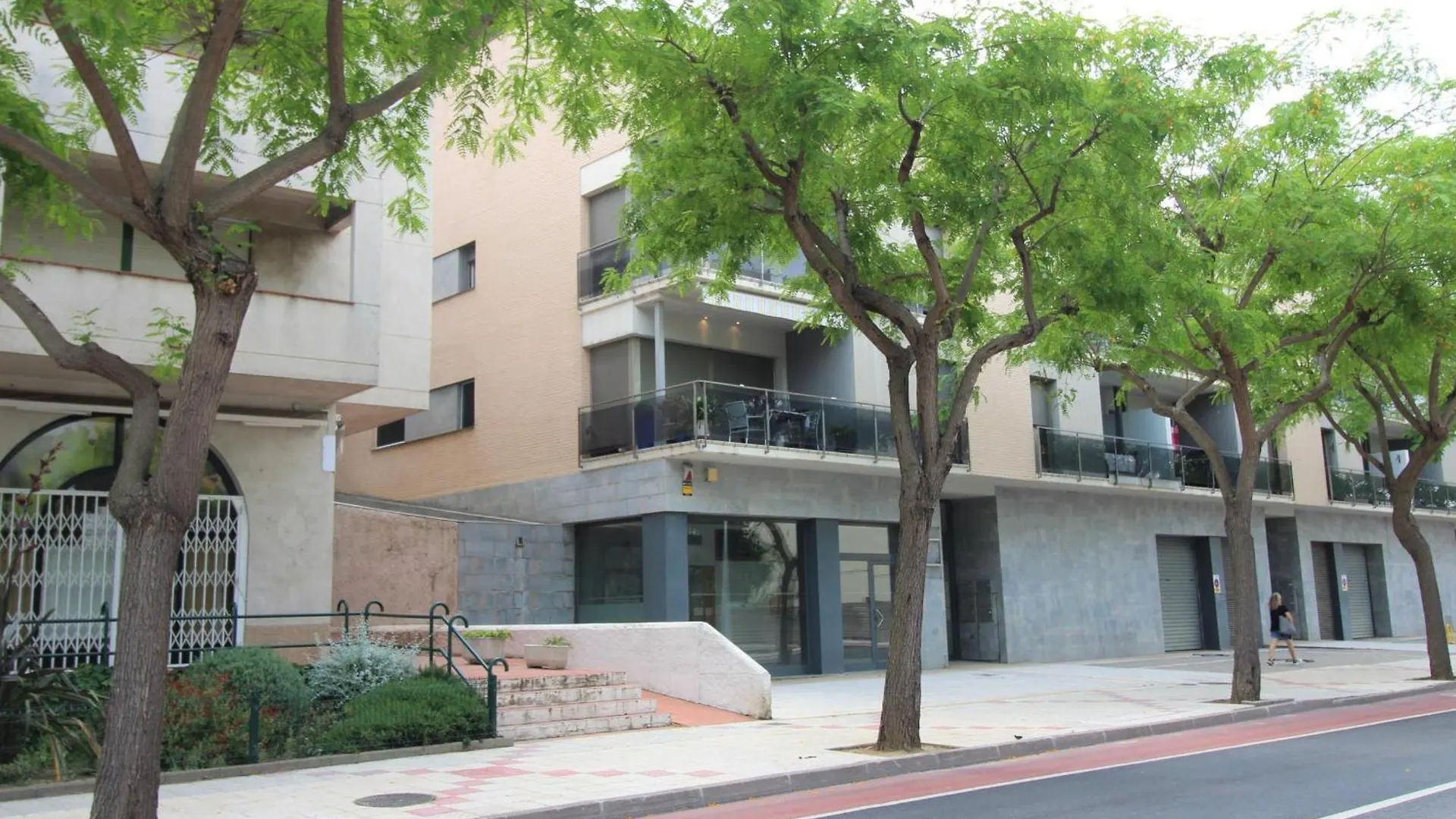 Apartamento Con Terraza Y Parking A 400M De La Playa Del Port En Llanca - Es-228-156